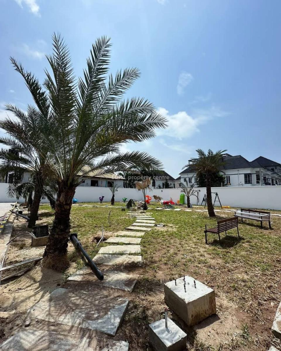 Specious 2bedrooms Apartment with Bq and Swimming Pool, Lekki Phase 1, Lekki, Lagos, Flat / Apartment for Rent