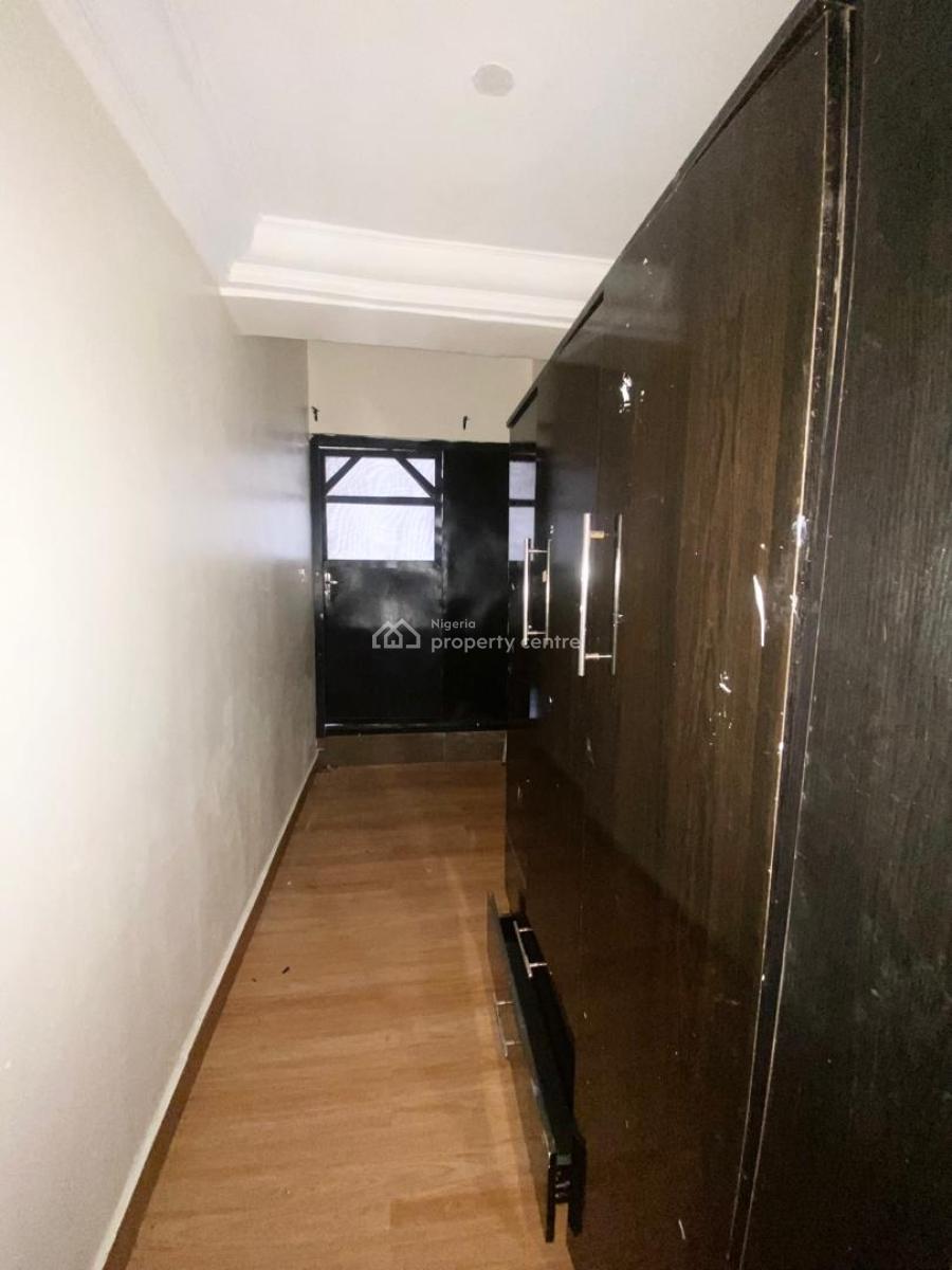 Partly Self Serviced Room Self Contained in Lekki Phase 1, By Oladimeji Alao Lekki Phase 1, Lekki Phase 1, Lekki, Lagos, Self Contain (single Rooms) for Rent
