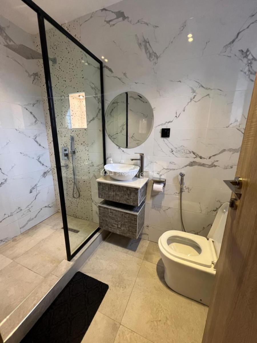 Neat 2 Bedroom Apartment, Freedom Way, Lekki Phase 1, Lekki, Lagos, Flat / Apartment for Rent