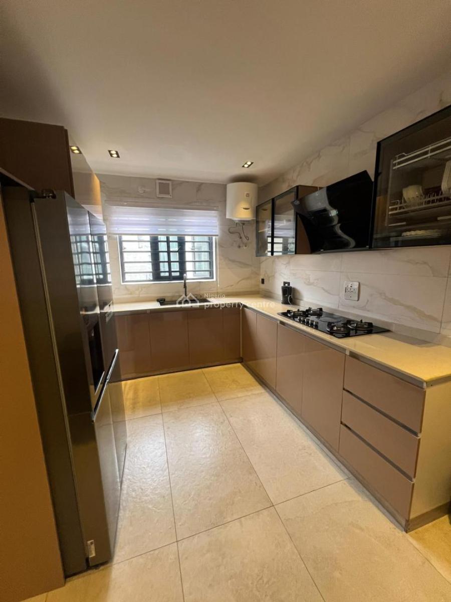 Neat 2 Bedroom Apartment, Freedom Way, Lekki Phase 1, Lekki, Lagos, Flat / Apartment for Rent