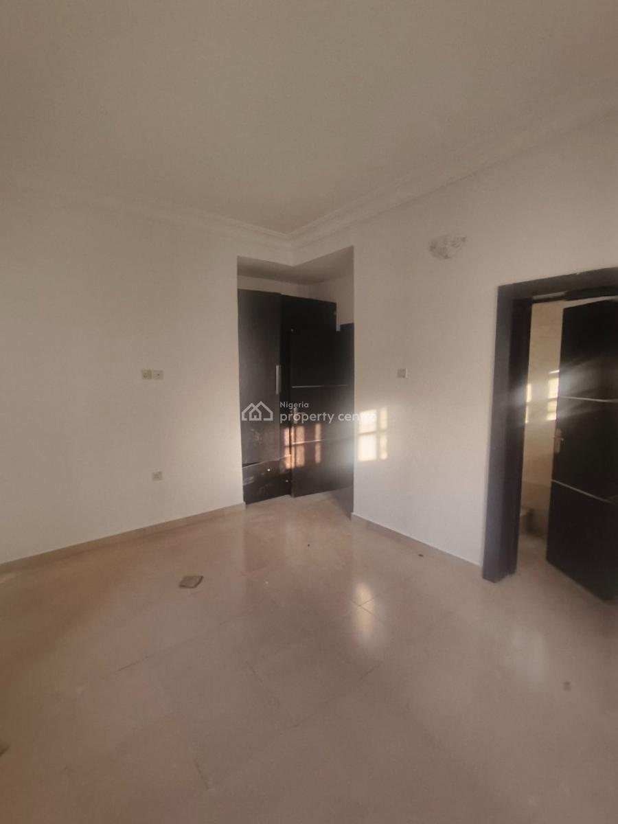 Spacious 3 Bedroom Apartment Ground Floor, Mobil Road, Ilaje, Ajah, Lagos, Flat / Apartment for Rent