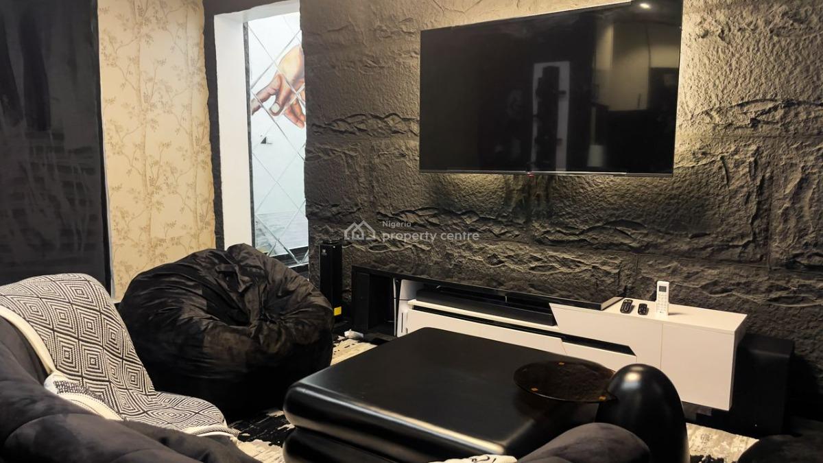 Luxury and Spacious 2 Bedroom Apartment with Pool and Elevators, Lekki Phase 1, Lekki, Lagos, Flat / Apartment Short Let