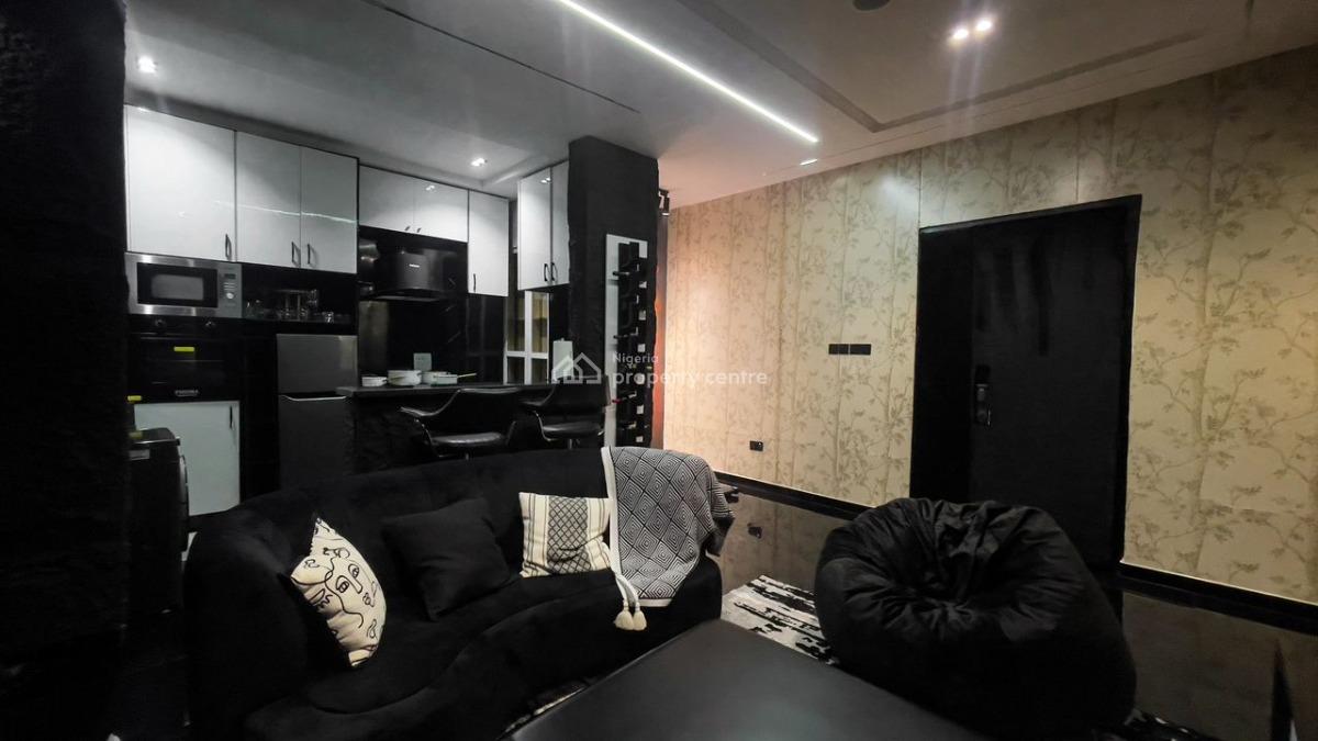 Luxury and Spacious 2 Bedroom Apartment with Pool and Elevators, Lekki Phase 1, Lekki, Lagos, Flat / Apartment Short Let