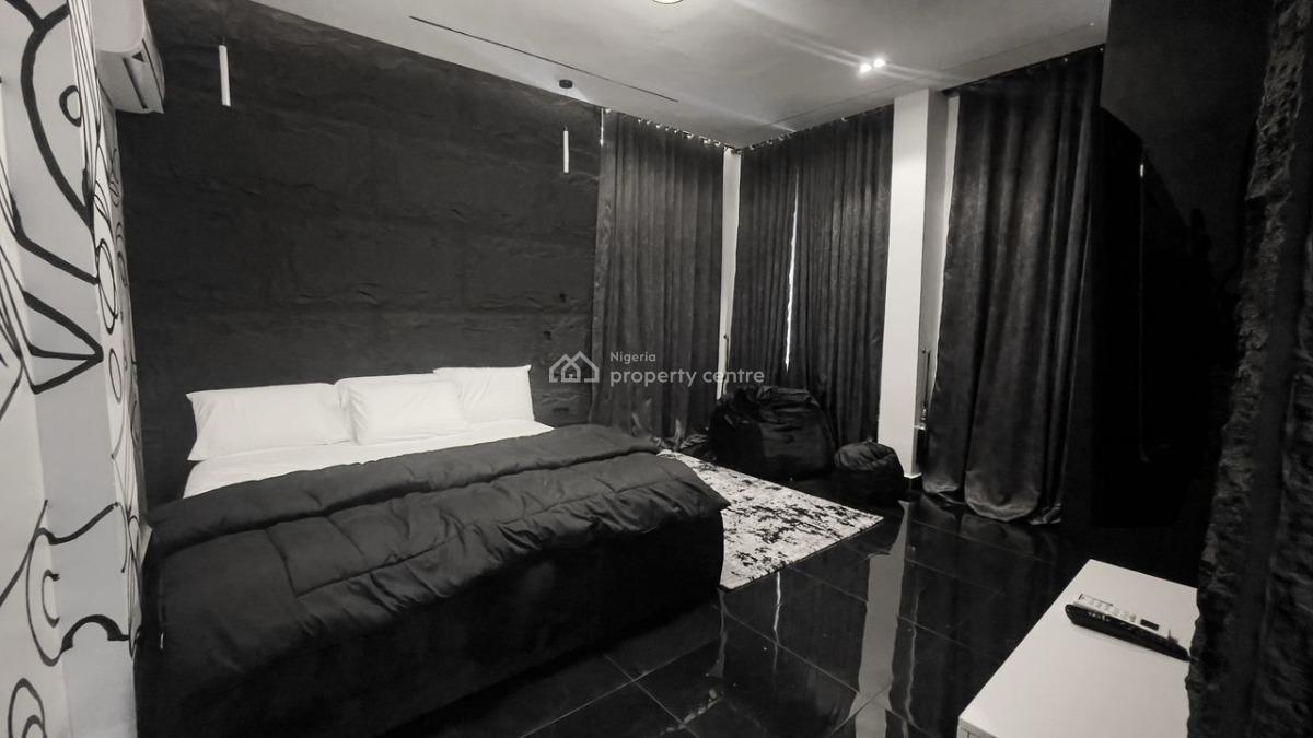 Luxury and Spacious 2 Bedroom Apartment with Pool and Elevators, Lekki Phase 1, Lekki, Lagos, Flat / Apartment Short Let