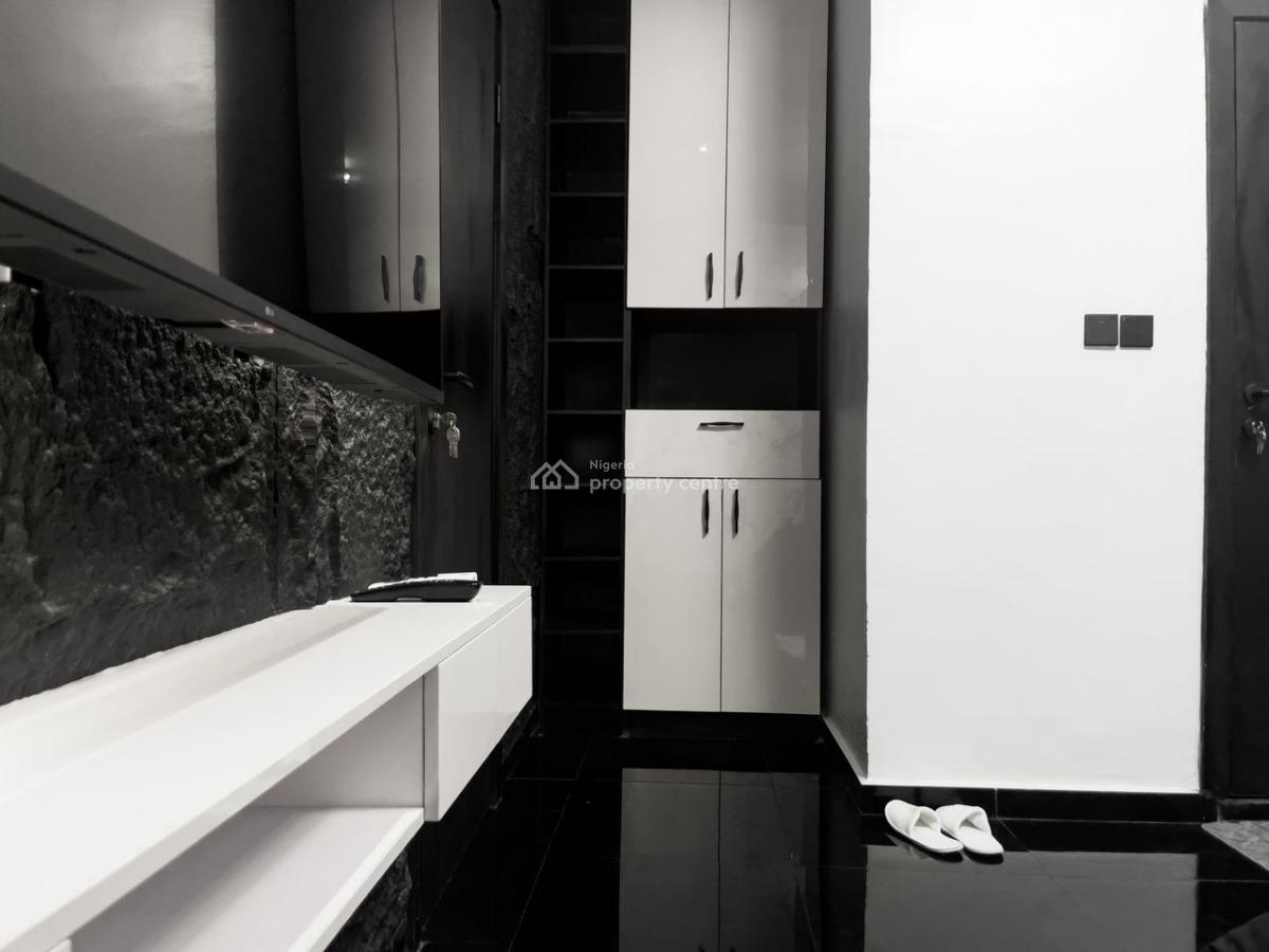 Luxury and Spacious 2 Bedroom Apartment with Pool and Elevators, Lekki Phase 1, Lekki, Lagos, Flat / Apartment Short Let