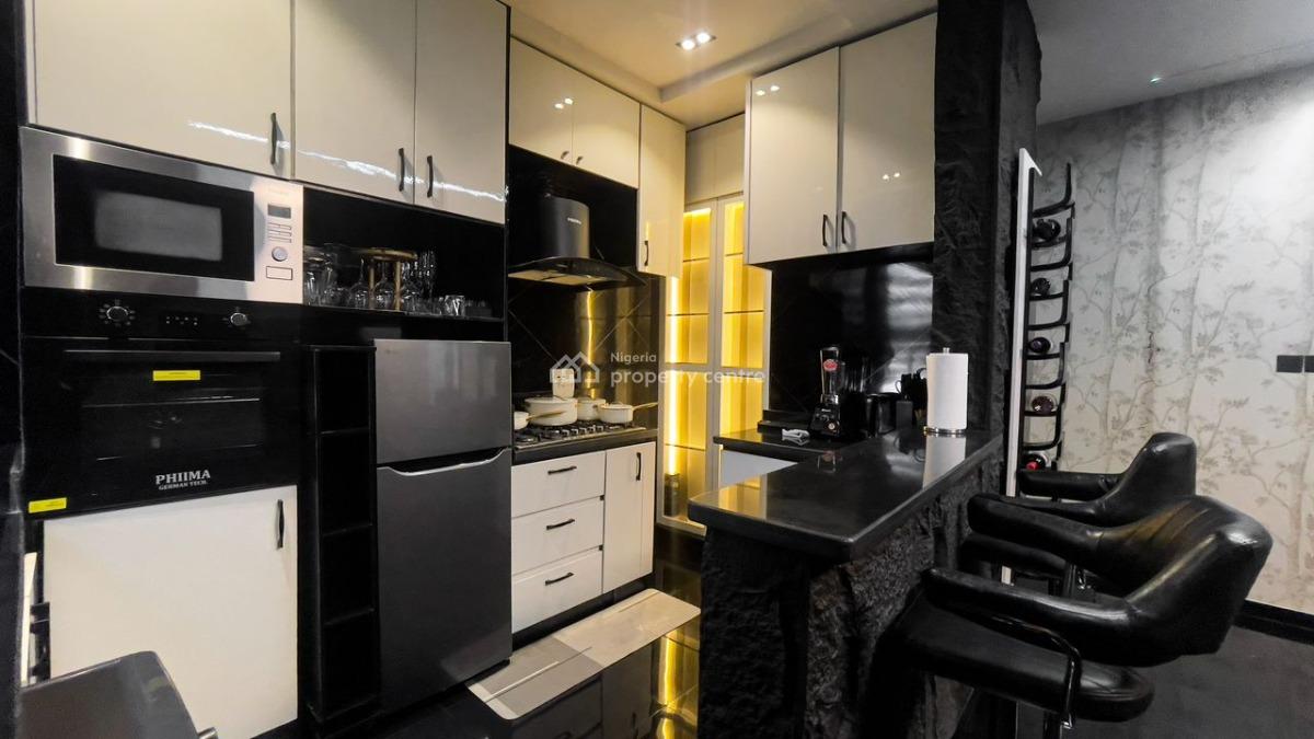 Luxury and Spacious 2 Bedroom Apartment with Pool and Elevators, Lekki Phase 1, Lekki, Lagos, Flat / Apartment Short Let