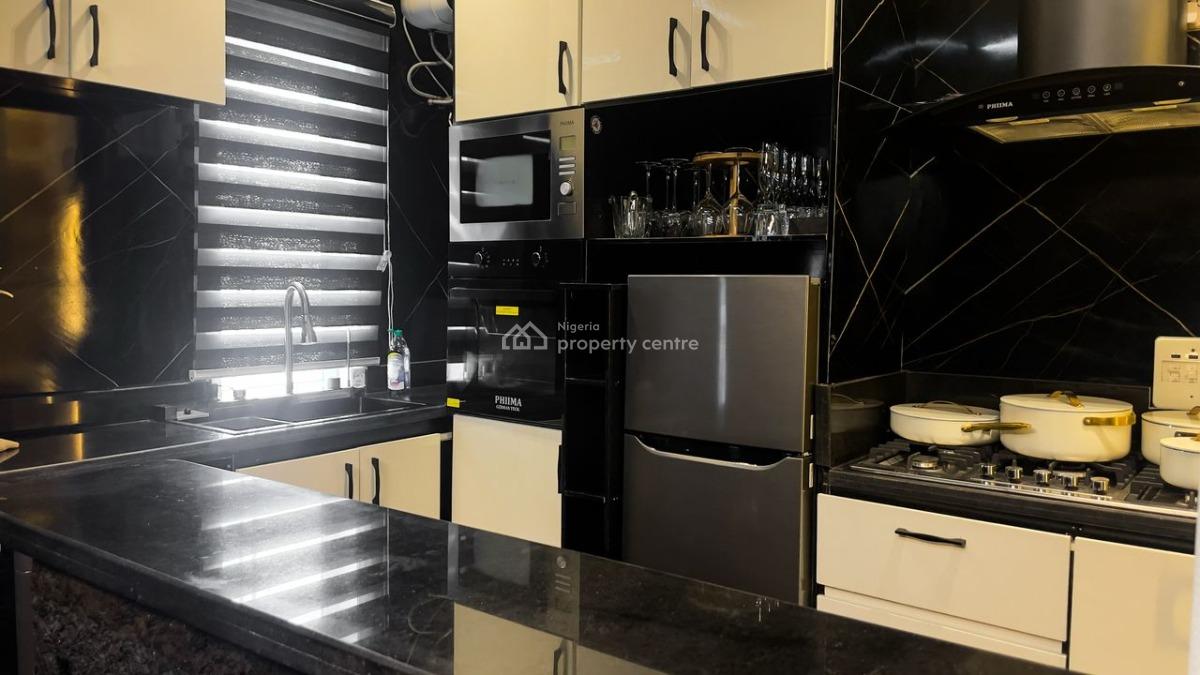 Luxury and Spacious 2 Bedroom Apartment with Pool and Elevators, Lekki Phase 1, Lekki, Lagos, Flat / Apartment Short Let