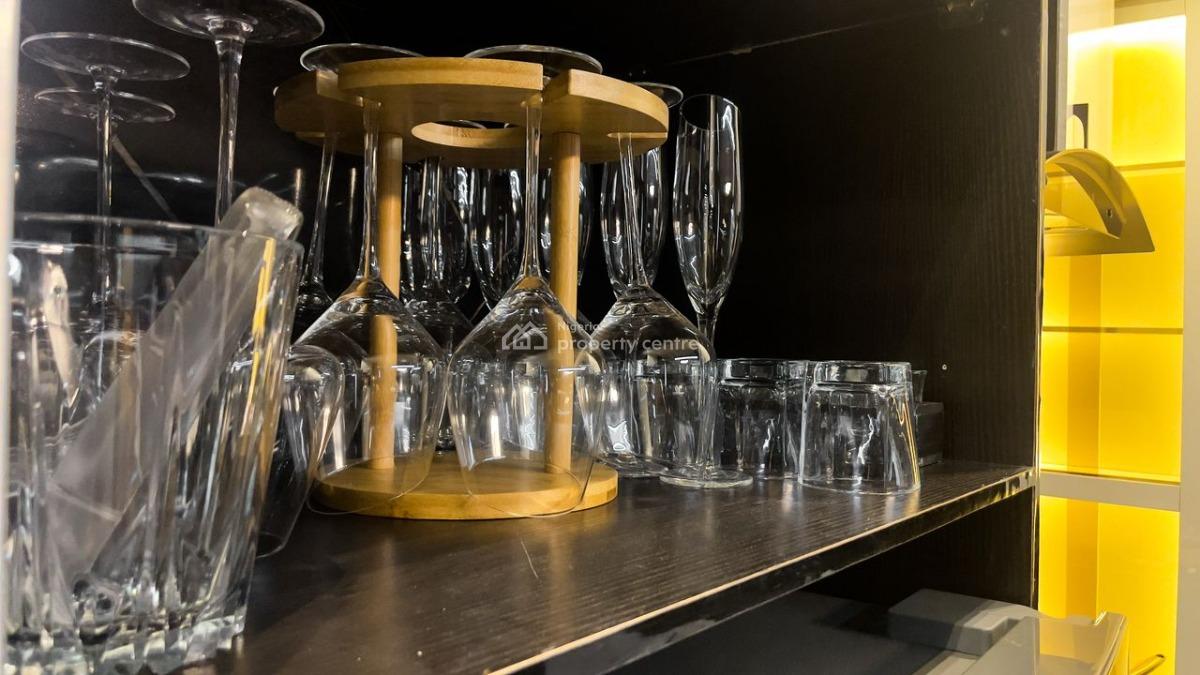 Luxury and Spacious 2 Bedroom Apartment with Pool and Elevators, Lekki Phase 1, Lekki, Lagos, Flat / Apartment Short Let