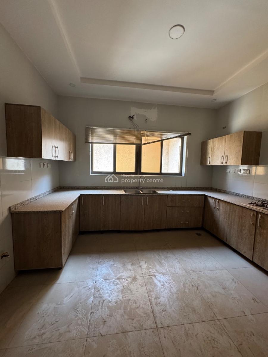 Spacious and Serviced 3bedroom Apartment and Bq, Coza Church Axis, Guzape District, Abuja, Flat / Apartment for Rent