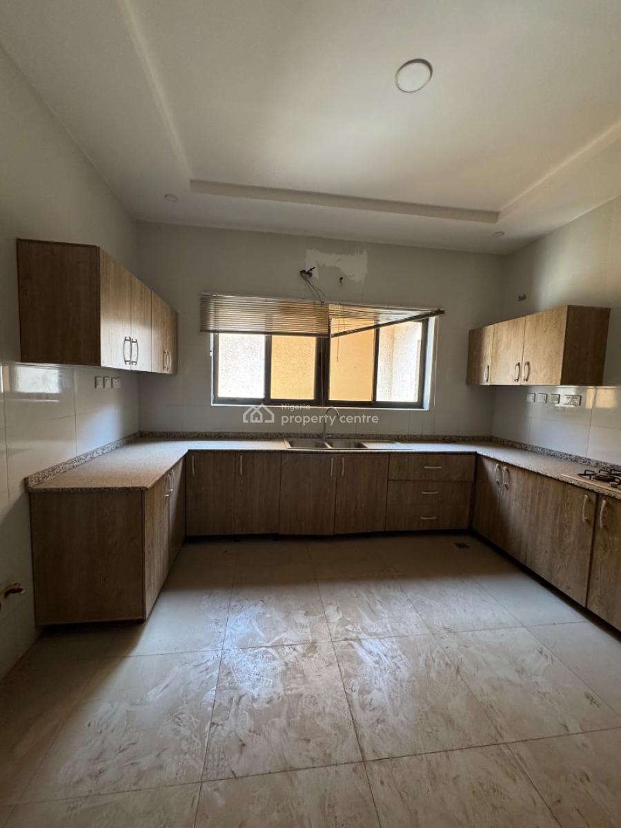 Spacious and Serviced 3bedroom Apartment and Bq, Coza Church Axis, Guzape District, Abuja, Flat / Apartment for Rent