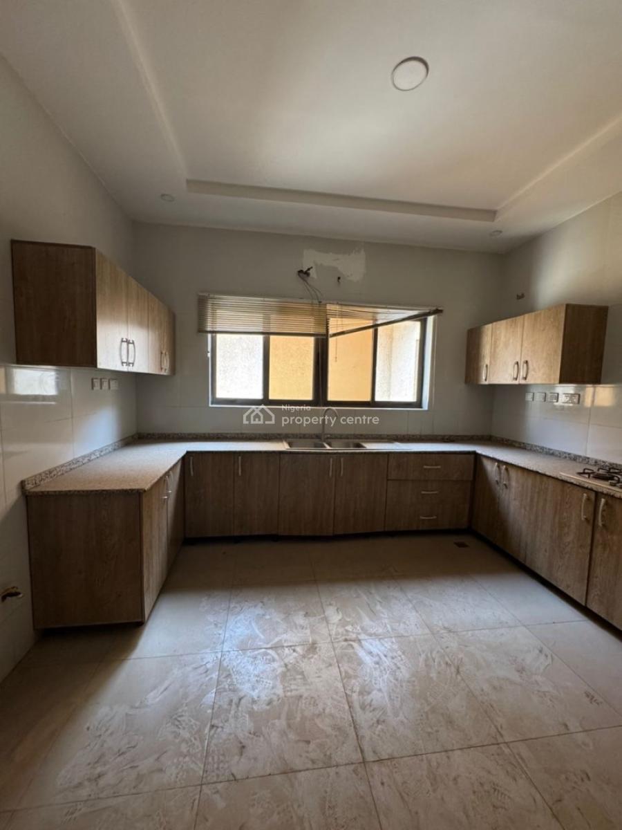 Spacious and Services 3bedroom Apartment/flat Is Available, Guzape, Guzape District, Abuja, Flat / Apartment for Rent