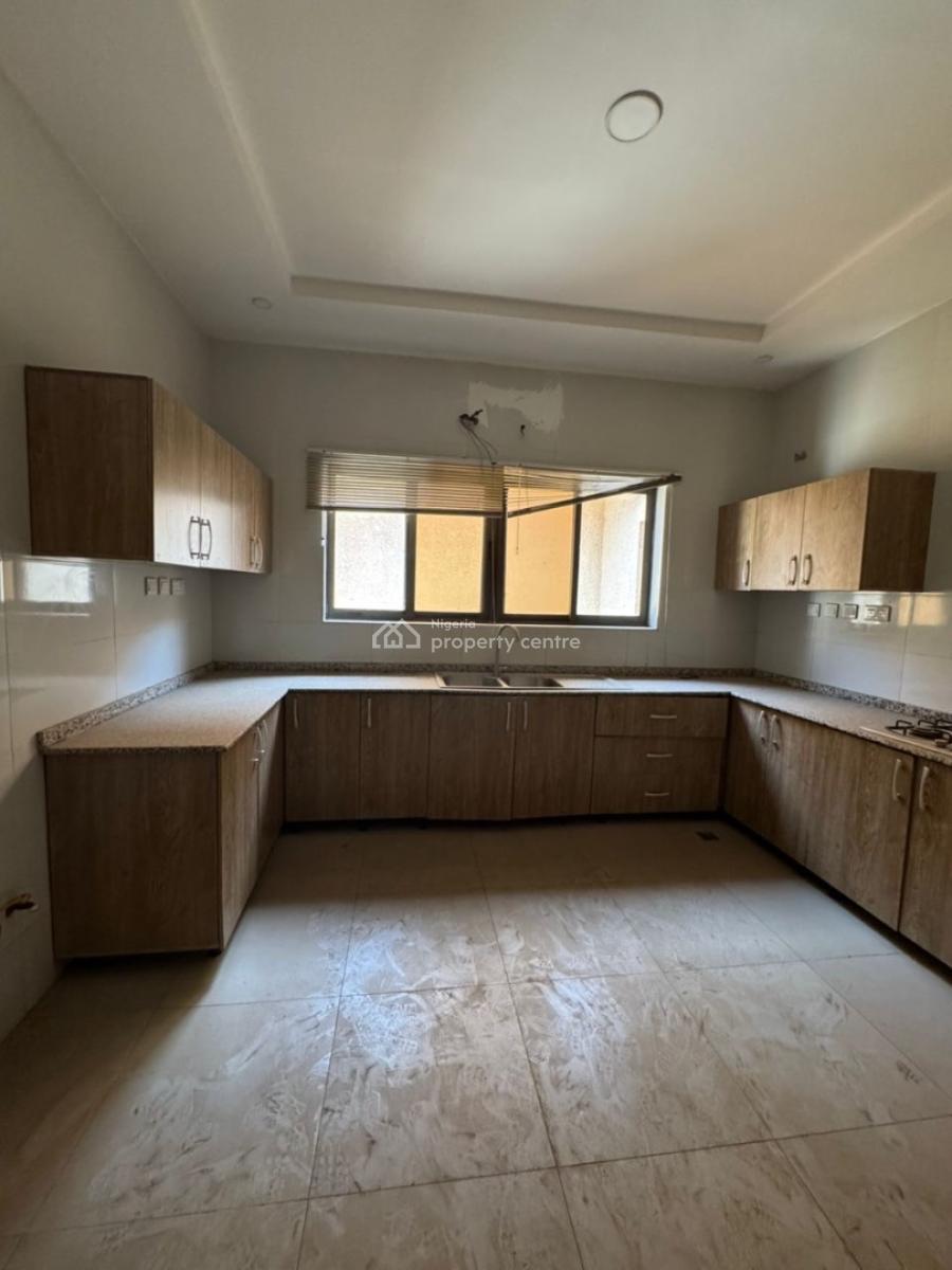 Spacious and Services 3bedroom Apartment/flat Is Available, Guzape, Guzape District, Abuja, Flat / Apartment for Rent