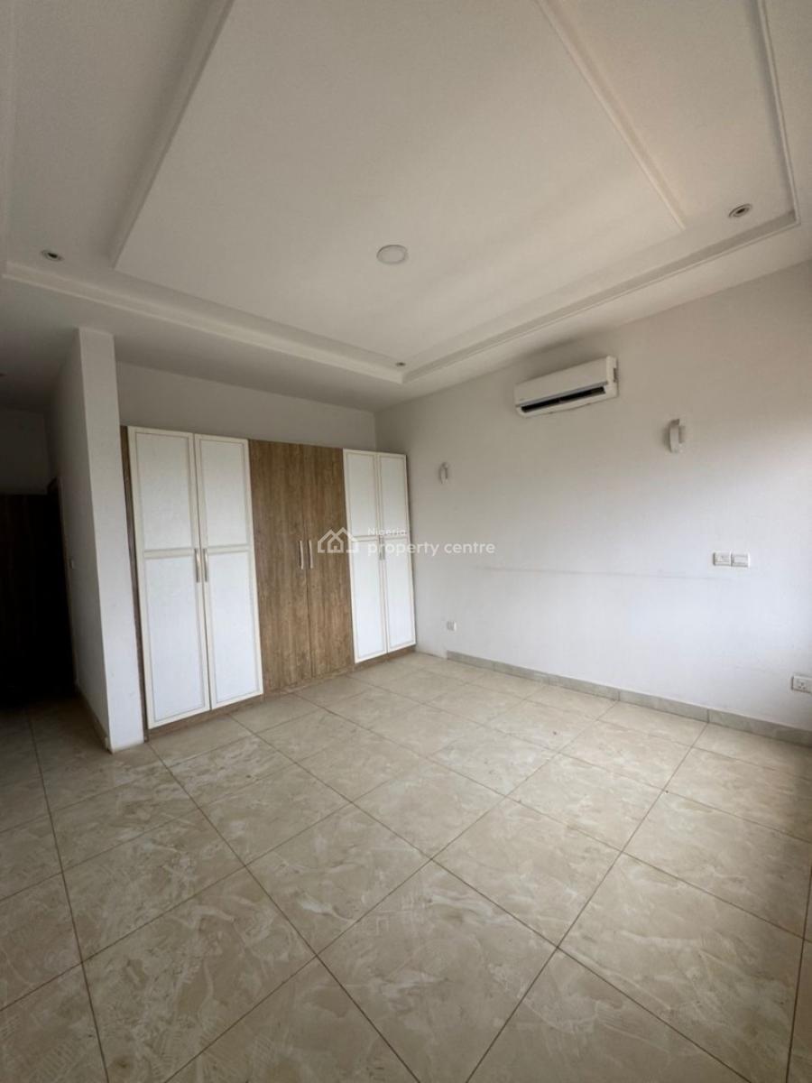 Spacious and Services 3bedroom Apartment/flat Is Available, Guzape, Guzape District, Abuja, Flat / Apartment for Rent