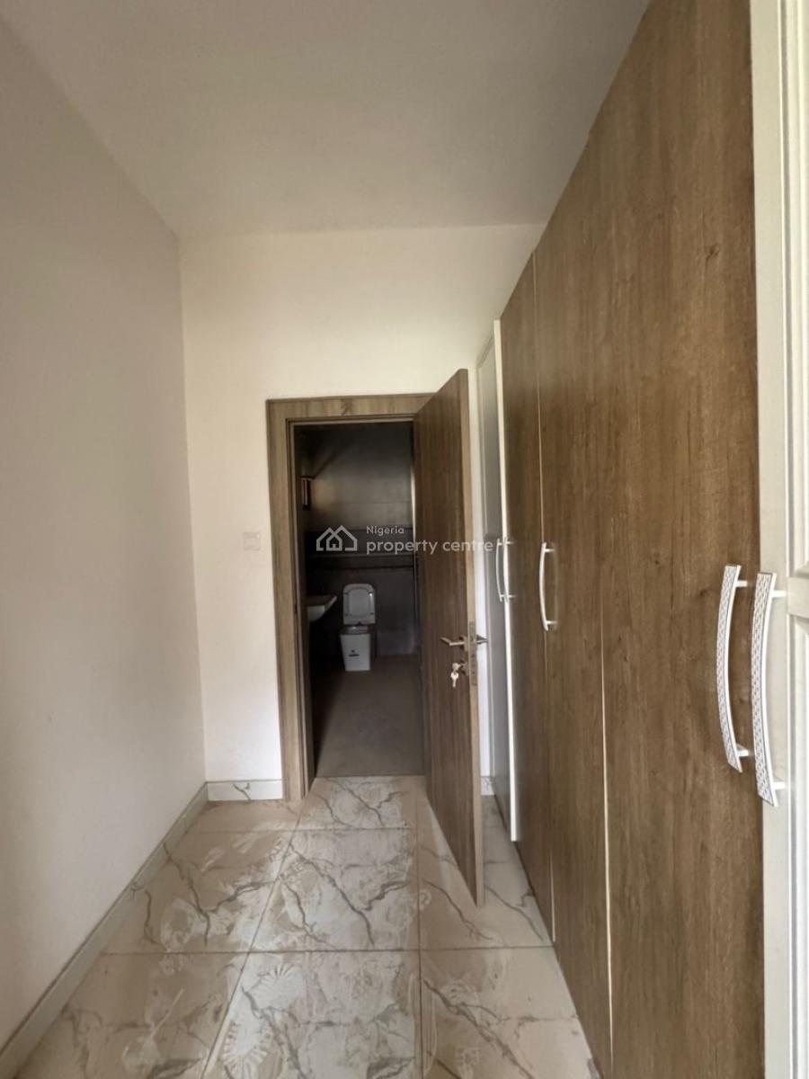 Spacious and Services 3bedroom Apartment/flat Is Available, Guzape, Guzape District, Abuja, Flat / Apartment for Rent