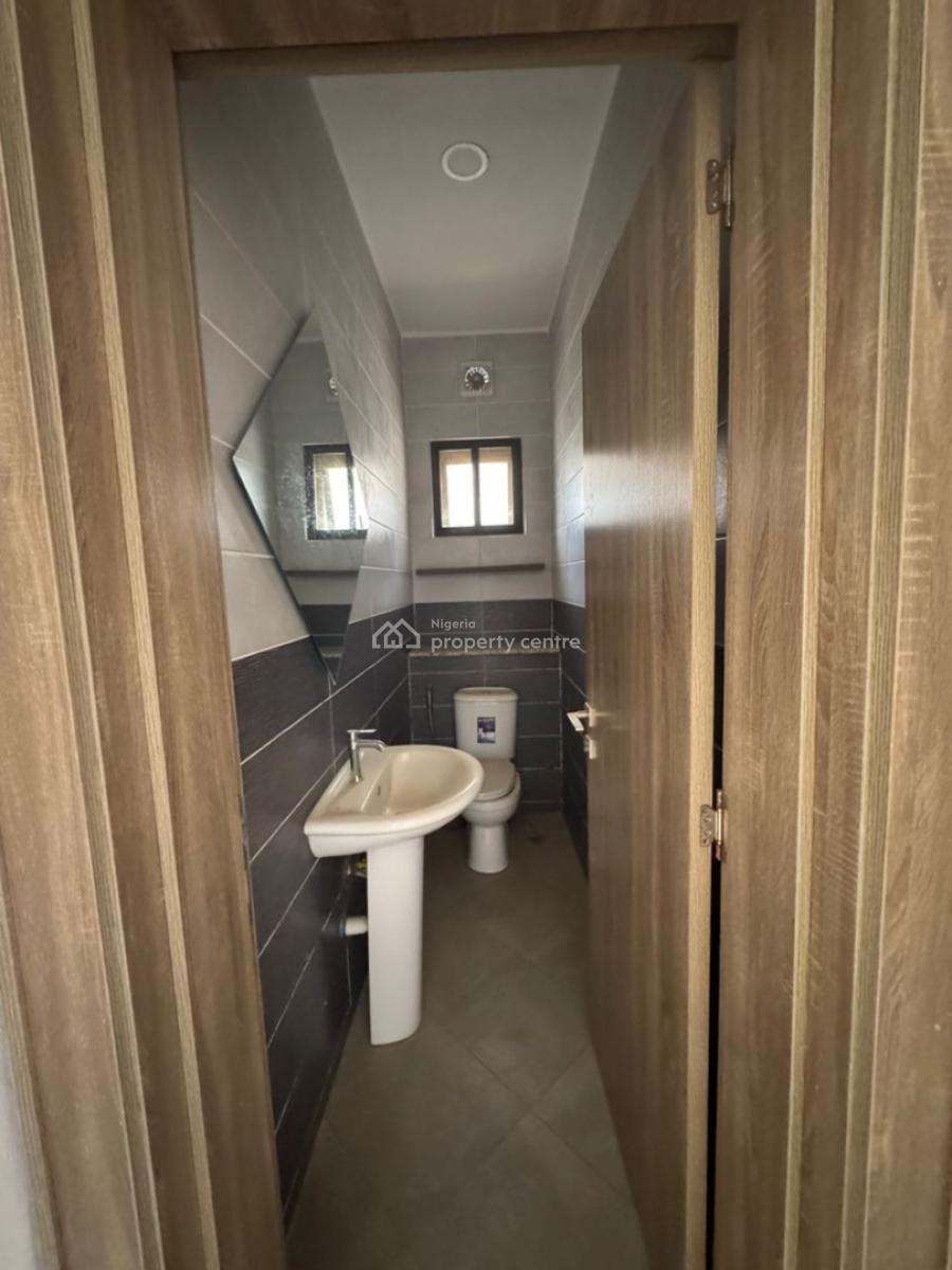 Spacious and Services 3bedroom Apartment/flat Is Available, Guzape, Guzape District, Abuja, Flat / Apartment for Rent