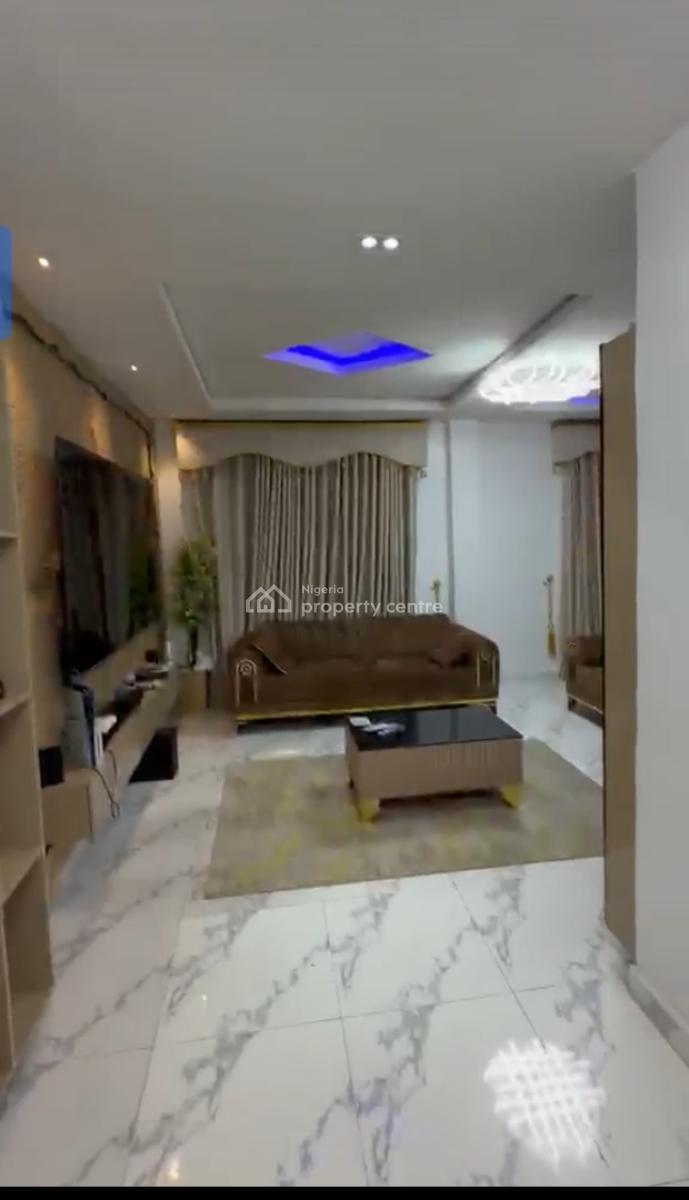 2 Bedroom Apartment, Alagomeji, Yaba, Lagos, Flat / Apartment for Rent