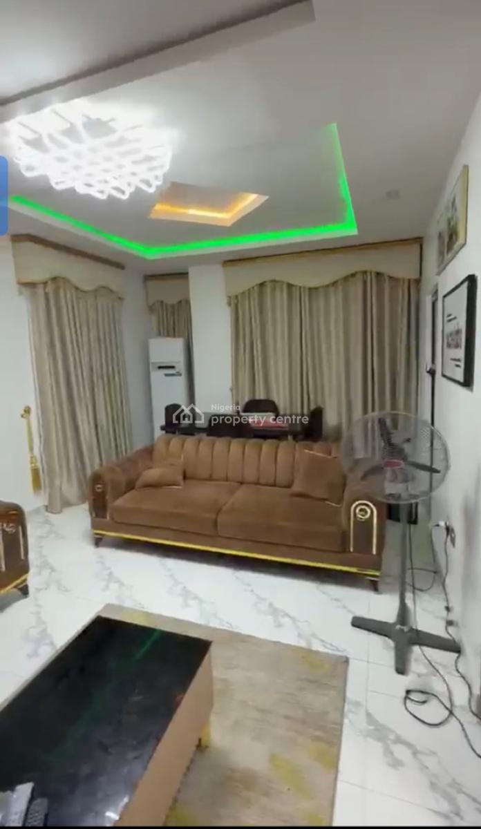 2 Bedroom Apartment, Alagomeji, Yaba, Lagos, Flat / Apartment for Rent
