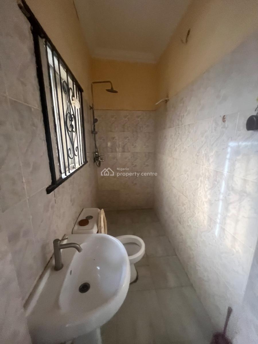 Spacious Luxury 2 Bedroom Flat Upstairs, Mobil Road Ilaje, Ajah, Lagos, Flat / Apartment for Rent