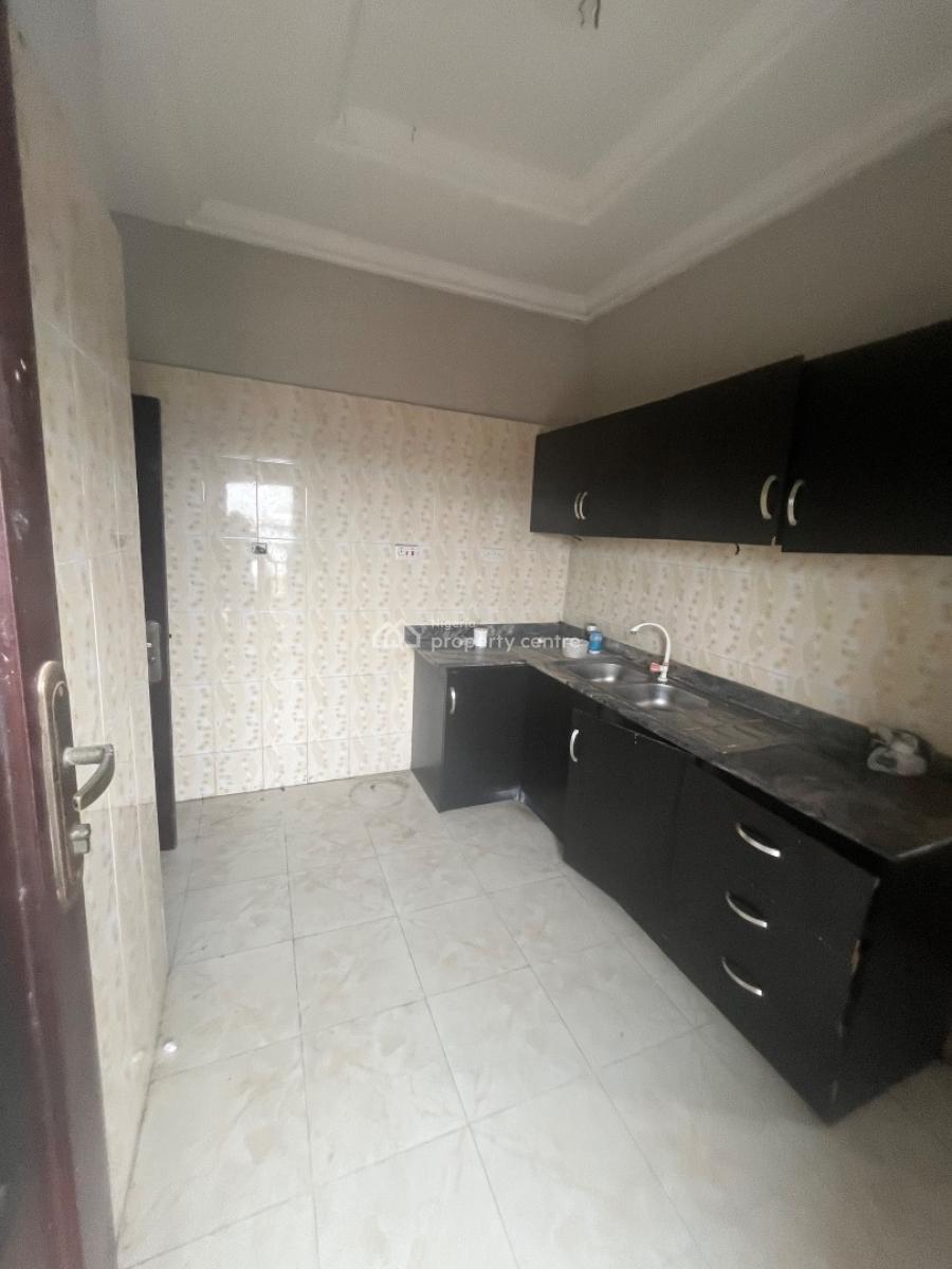 Spacious Luxury 2 Bedroom Flat Upstairs, Mobil Road Ilaje, Ajah, Lagos, Flat / Apartment for Rent