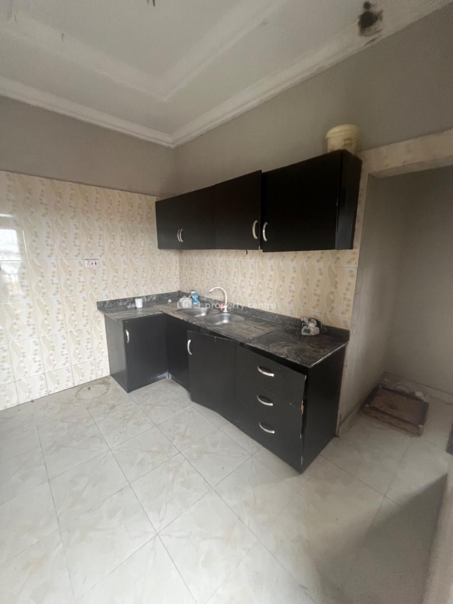 Spacious Luxury 2 Bedroom Flat Upstairs, Mobil Road Ilaje, Ajah, Lagos, Flat / Apartment for Rent