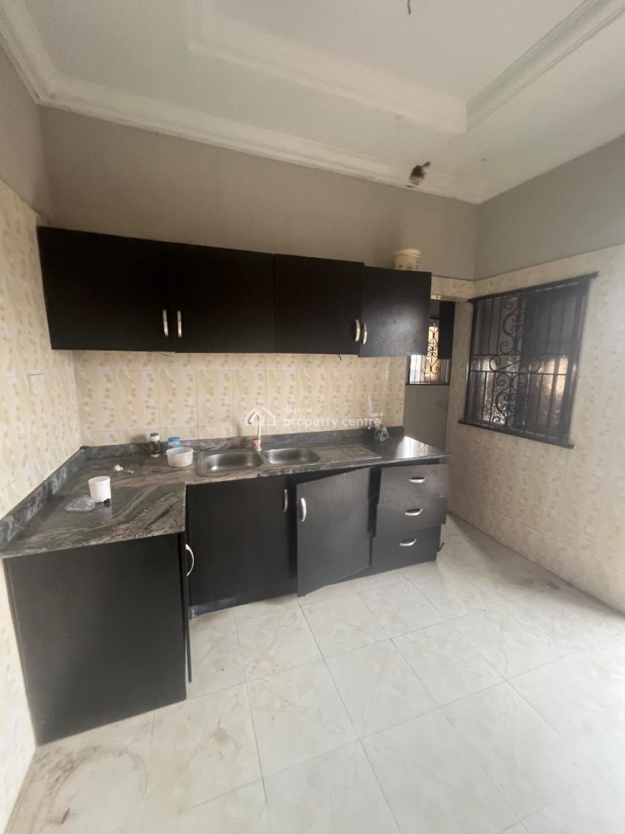 Spacious Luxury 2 Bedroom Flat Upstairs, Mobil Road Ilaje, Ajah, Lagos, Flat / Apartment for Rent