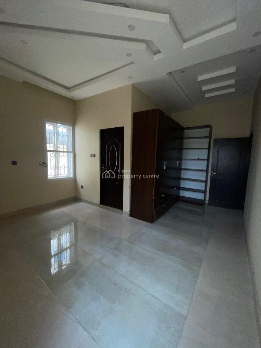 a Spacious 2 Bedroom Apartment, Lekki Scheme 2 By Abraham Adesanya, Lekki, Lagos, Flat / Apartment for Rent