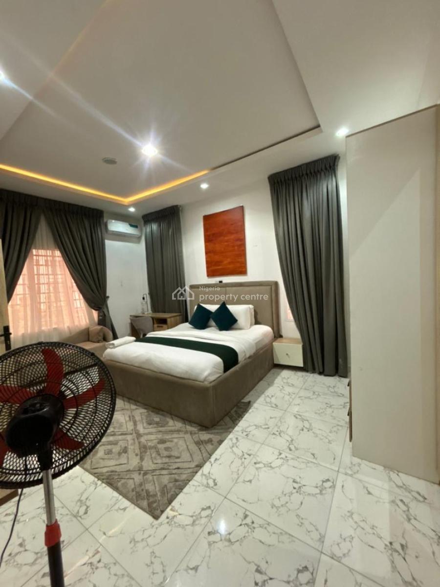 Fully Furnished 3 Bedroom Penthouse Apartment, Off Admiralty Way, Lekki Phase 1, Lekki, Lagos, Flat / Apartment for Rent