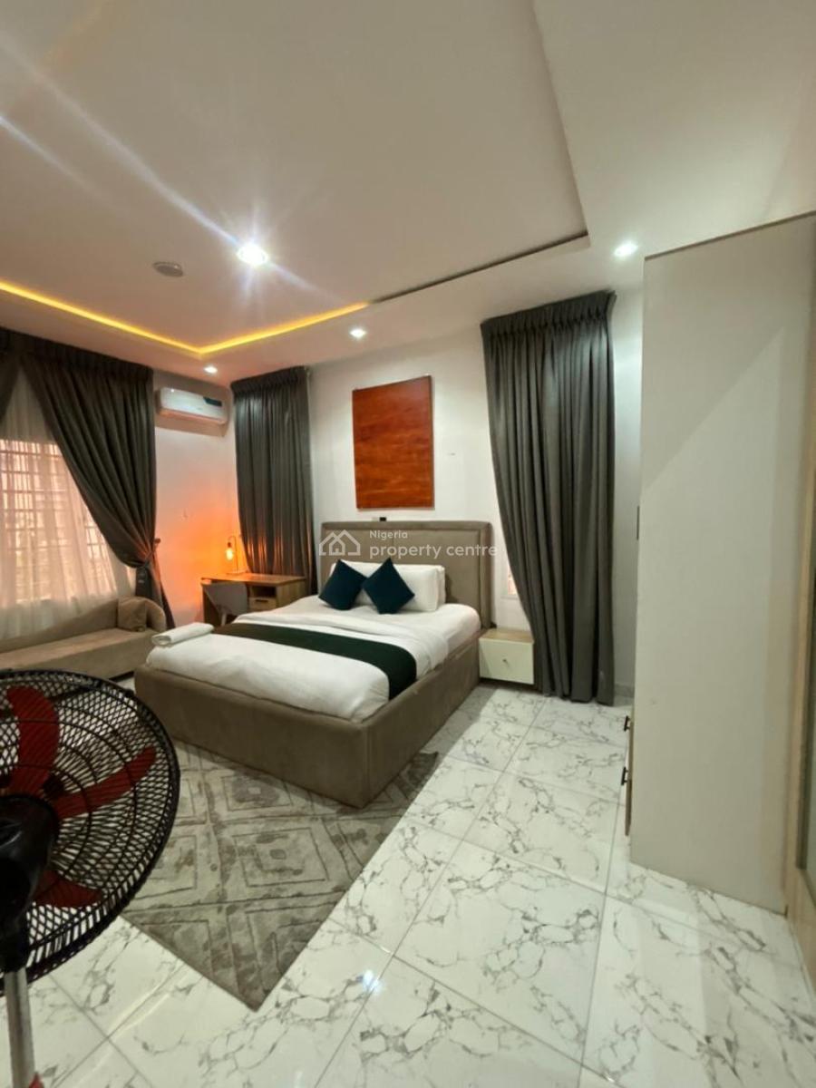 Fully Furnished 3 Bedroom Penthouse Apartment, Off Admiralty Way, Lekki Phase 1, Lekki, Lagos, Flat / Apartment for Rent