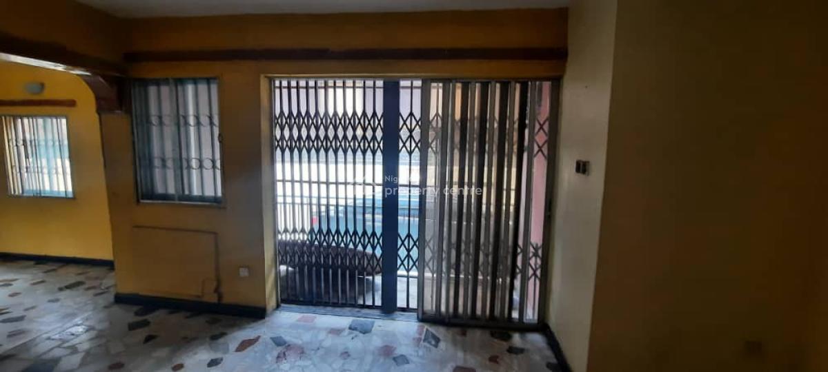 a Renovated Spacious 3 Bedroom Flat, Surulere, Lagos, Flat / Apartment for Rent