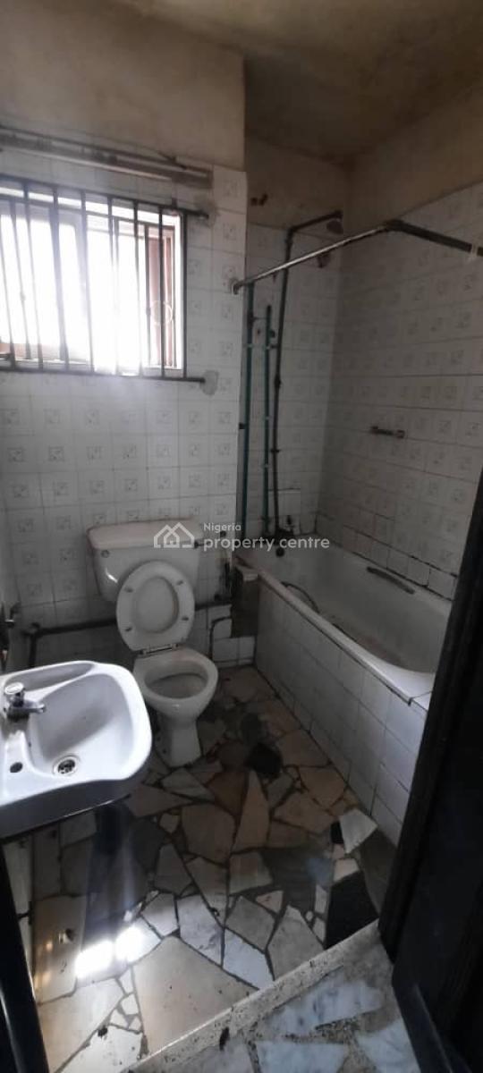 a Renovated Spacious 3 Bedroom Flat, Surulere, Lagos, Flat / Apartment for Rent