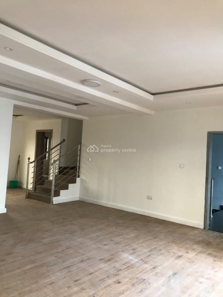 Very Standard and Massive Clean 3 Bedrooms Maisonette, Lekki Phase 1, Lekki, Lagos, Flat / Apartment for Rent