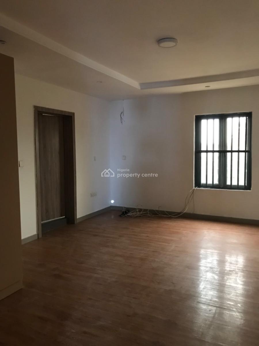 Very Standard and Massive Clean 3 Bedrooms Maisonette, Lekki Phase 1, Lekki, Lagos, Flat / Apartment for Rent