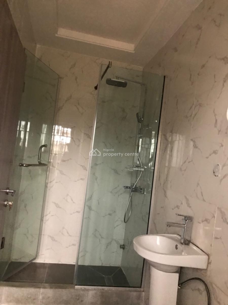 Very Standard and Massive Clean 3 Bedrooms Maisonette, Lekki Phase 1, Lekki, Lagos, Flat / Apartment for Rent
