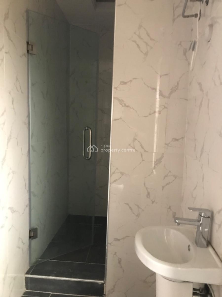 Very Standard and Massive Clean 3 Bedrooms Maisonette, Lekki Phase 1, Lekki, Lagos, Flat / Apartment for Rent
