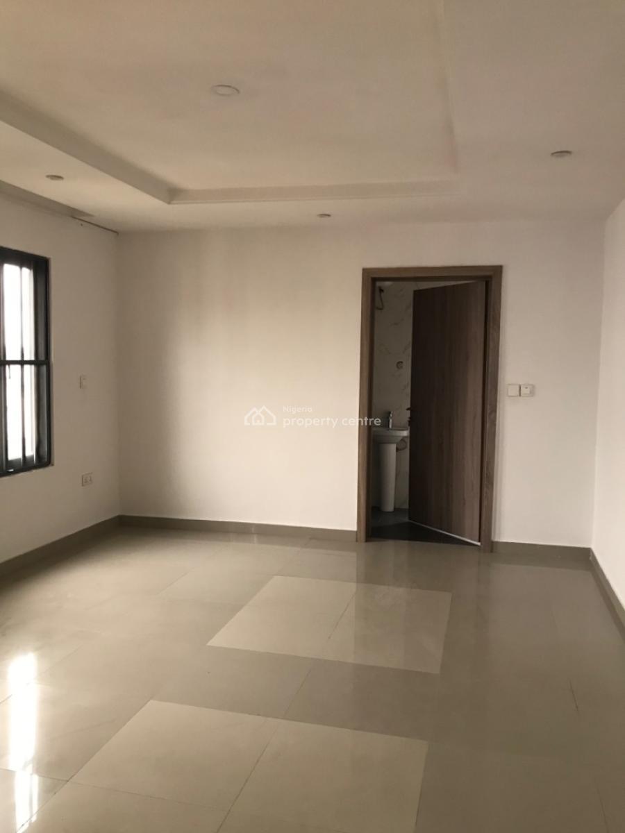 Very Standard and Massive Clean 3 Bedrooms Maisonette, Lekki Phase 1, Lekki, Lagos, Flat / Apartment for Rent