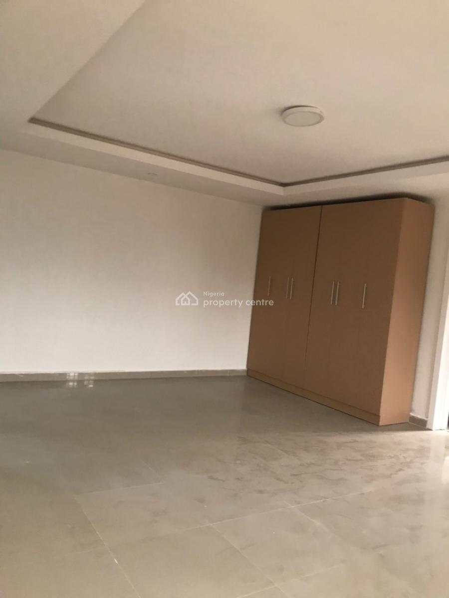 Very Standard and Massive Clean 3 Bedrooms Maisonette, Lekki Phase 1, Lekki, Lagos, Flat / Apartment for Rent