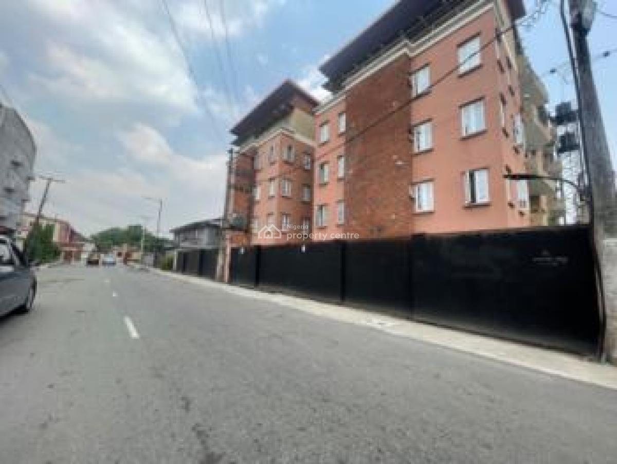 a Fully Serviced and Partly Furnished 5bedroom Penthouse with Bq, Yaba, Yaba, Lagos, Flat / Apartment for Sale