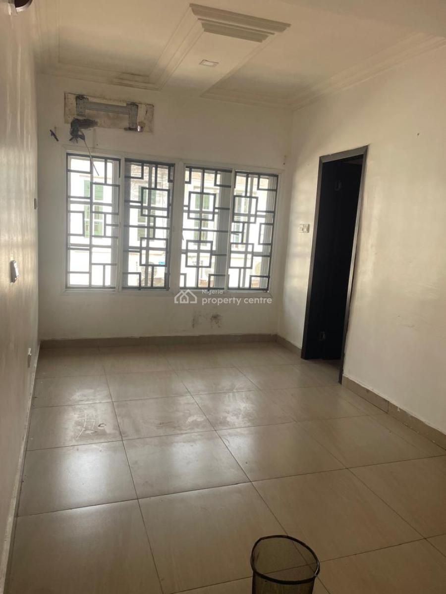 4 Bedrooms Terrace Corner Piece in Service Estate at Chevron, Lekki Expressway, Lekki, Lagos, Terraced Duplex for Rent