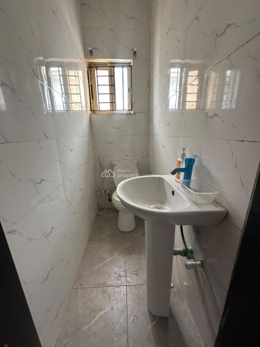 Specious 2bedroom Flat, Ologolo, Lekki, Lagos, Flat / Apartment for Rent