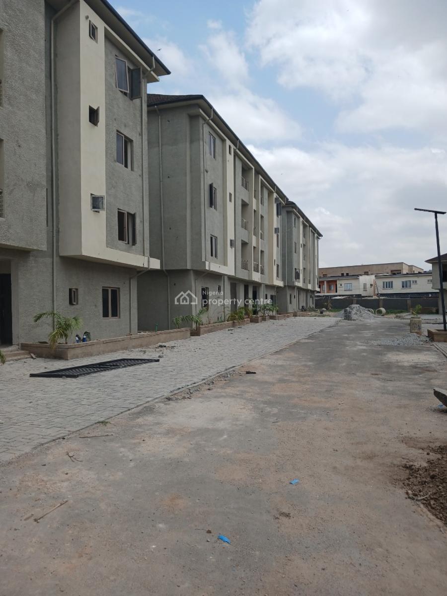 a Brand New Spacious 3-bedroom Flat, Idu-karmo District, After Nizamiyel Hospital ( Turkish Hospital), Idu Industrial, Abuja, Flat / Apartment for Rent