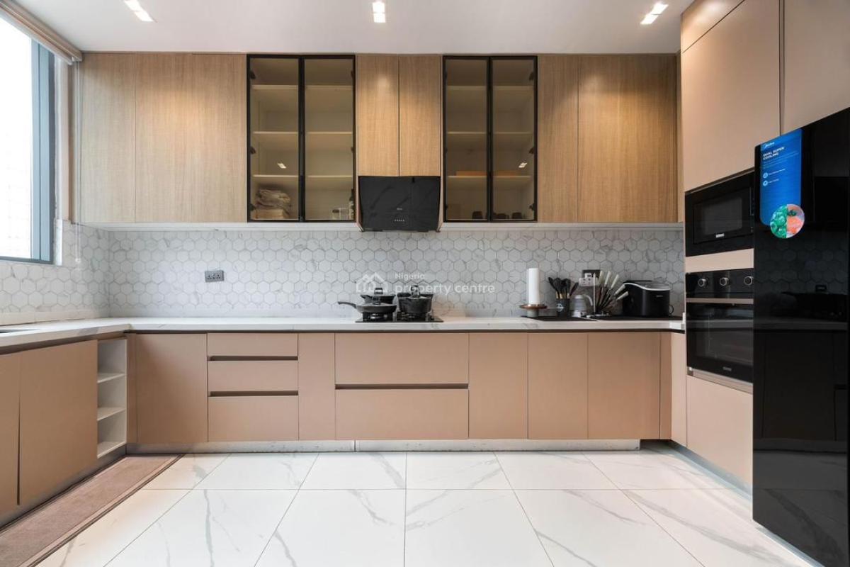 Luxury 3-bedroom Apartment with Swimming Pool and Gymnasium, Lekki Phase 1, Lekki, Lagos, Flat / Apartment Short Let