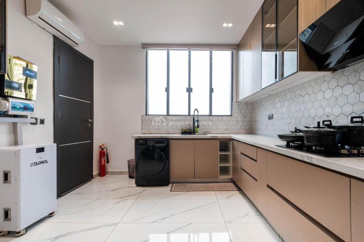 Luxury 3-bedroom Apartment with Swimming Pool and Gymnasium, Lekki Phase 1, Lekki, Lagos, Flat / Apartment Short Let