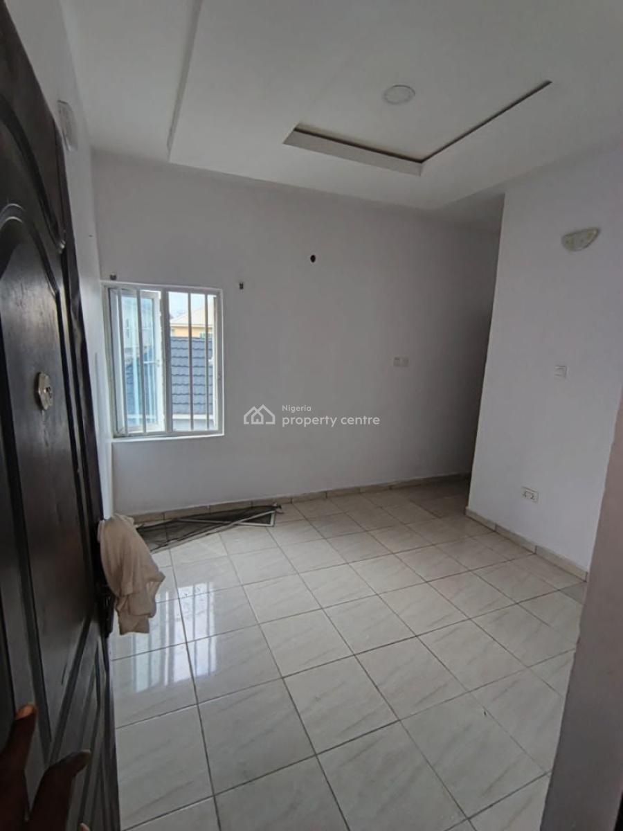 Sharp 2 Bedroom Upstairs in an Estate, Sangotedo, Ajah, Lagos, Flat / Apartment for Rent