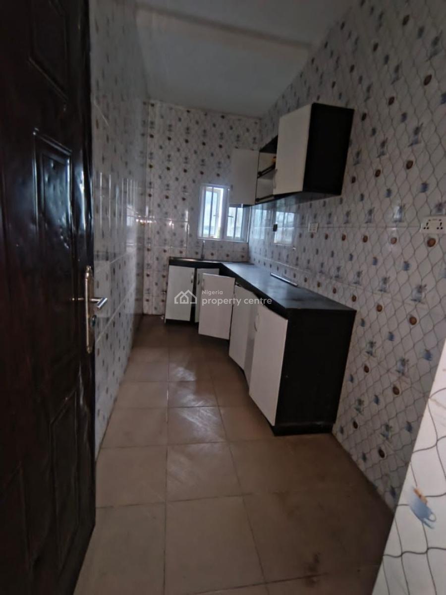 Sharp 2 Bedroom Upstairs in an Estate, Sangotedo, Ajah, Lagos, Flat / Apartment for Rent