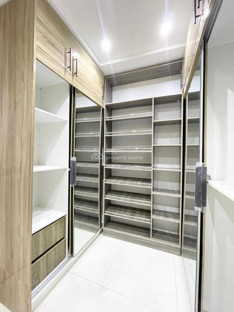 Elegant 3 Bedroom Apartment with a Swimming Pool , Gym and  a Bq, Lekki Phase 1, Lekki, Lagos, Flat / Apartment for Sale