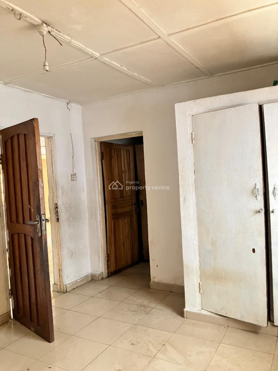 3 Bedroom Flat Upstairs with Spacious Parlor, Very Nice and Clean Environment Area Off Awolowo Ikeja, Ikeja, Lagos, Flat / Apartment for Rent