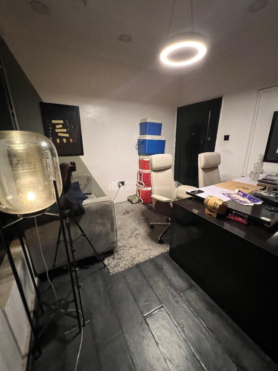 a Very Spacious Shop, Adebayo Doherty Road Lekki Phase 1, Lekki, Lagos, Shop for Rent