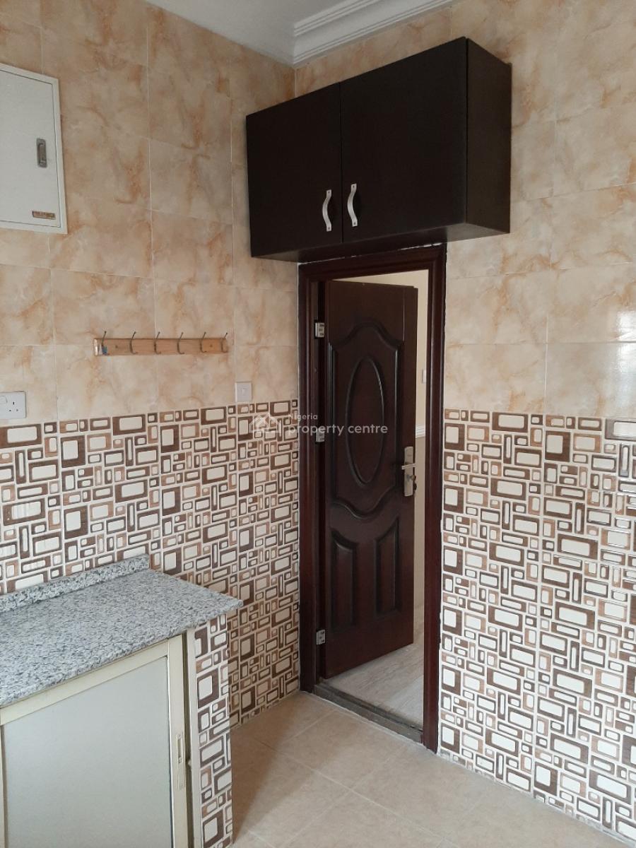 1 Bedroom (a Room and a Palour) En-suite Flat with Guest Toilet. Self-, Before Chevron Drive 2nd Toll Gate, Agungi, Lekki, Lagos, Flat / Apartment for Rent