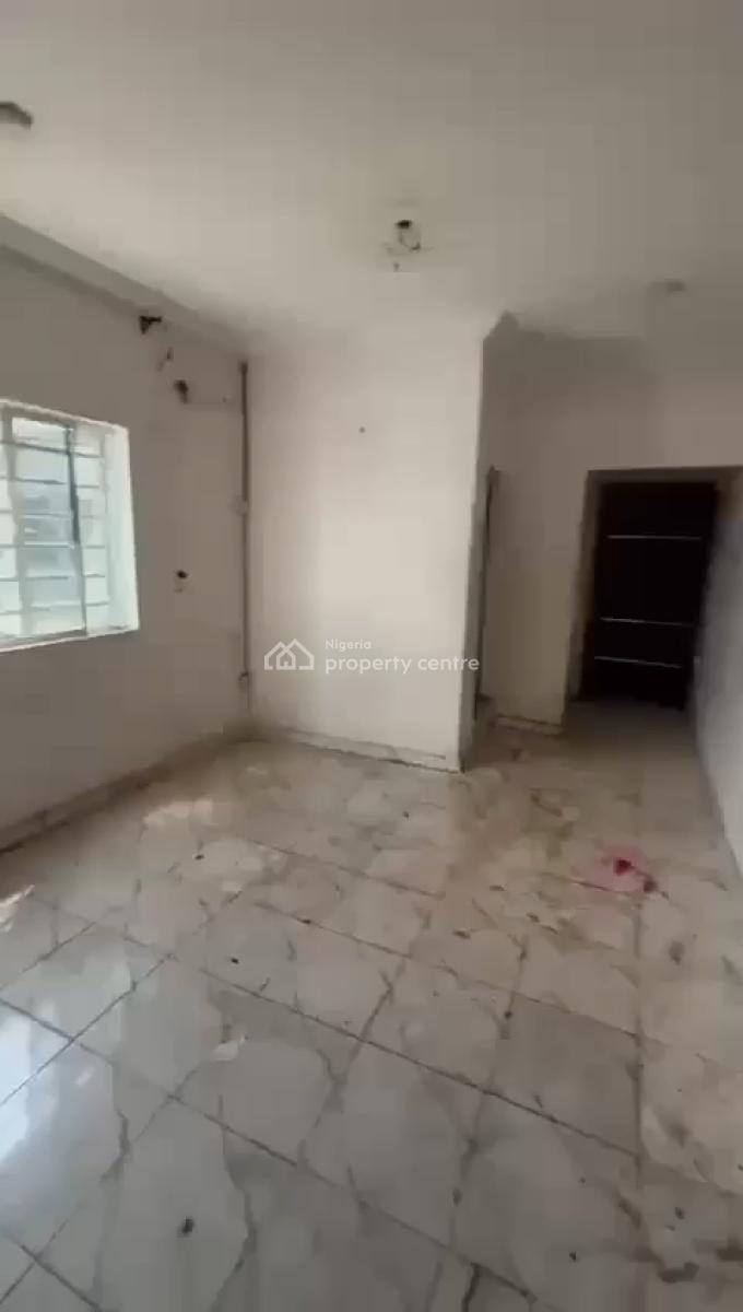 Neatly Used Mini Flat, Akoka, Yaba, Lagos, Flat / Apartment for Rent