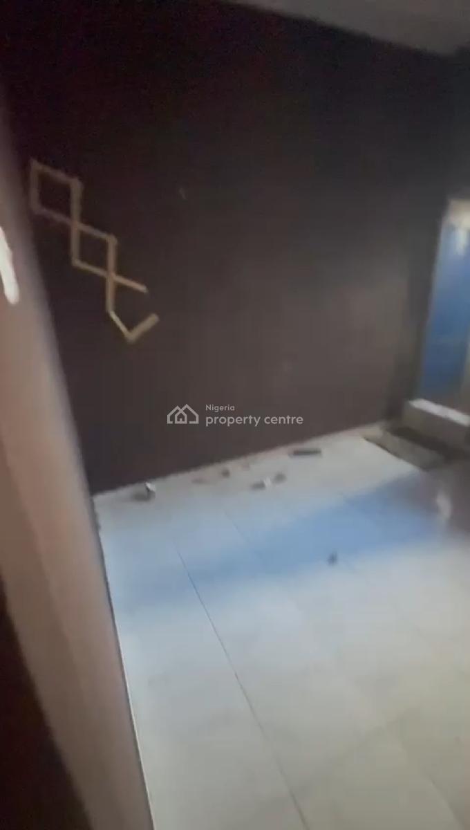Neatly Used Self Contained, Off Morocco Road, Shomolu, Lagos, Self Contain (single Rooms) for Rent